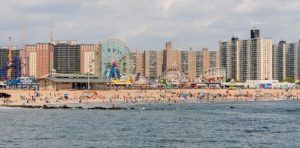 NYC abrirá 22 Km de playas a partir del 1 de julio; miles dominicanos acuden anualmente