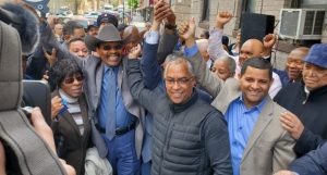Ratifican en El Bronx apoyo al reverendo Díaz; encuestas lo sitúan como favorito