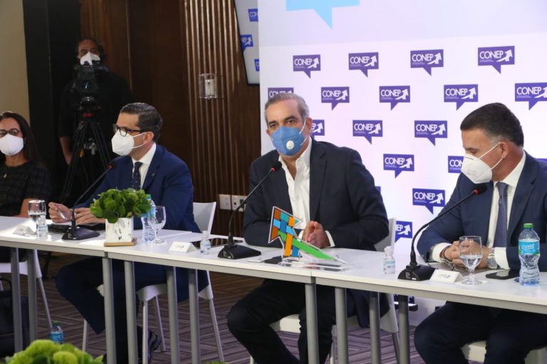 Luis Abinader presenta su propuesta de Gobierno ante el CONEP