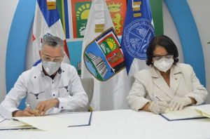 Alcalde SDE y rectora Polanco firman convenio establecer extensión UASD en la zona oriental