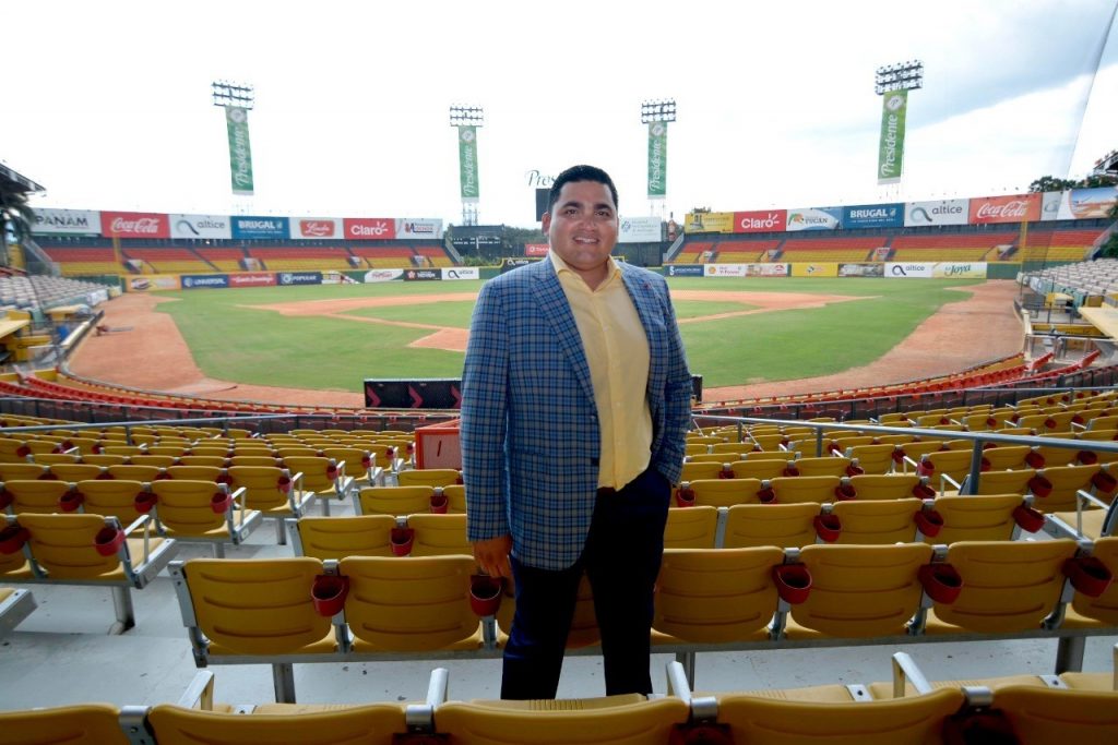 Águilas Cibaeñas extienden contrato al Gerente General Ángel Ovalles