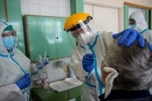 COVID-19 sigue su agitado curso en RD; reportan 12 muertes más y 423 nuevos casos