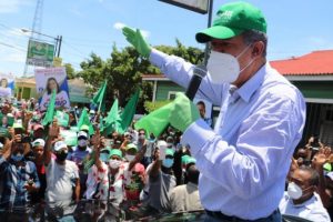 Leonel emplaza al gobierno a que diga cuáles firmas de ingenieros contemplan para obras con fondos pensiones