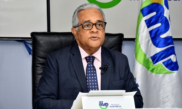 Ministro Salud tilda de alarmista situación descrita por clínicas de Santiago; ubica en 89% ocupación hospitalaria