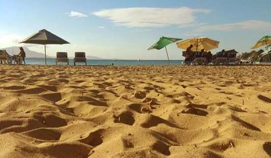Bañistias empiezan a visitar playas de Puerto Plata tras autoridades levantar restricciones