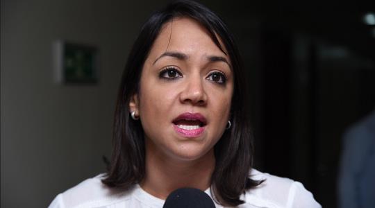 Faride al ataque; anuncia que reintroducirá proyecto eliminaría 58 instituciones