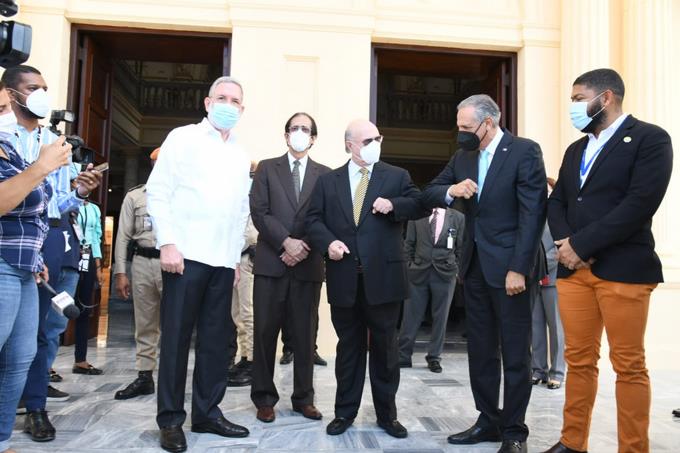 Hipólito se burla de Marchena en pleno Palacio:  “E´pa fuera que van”