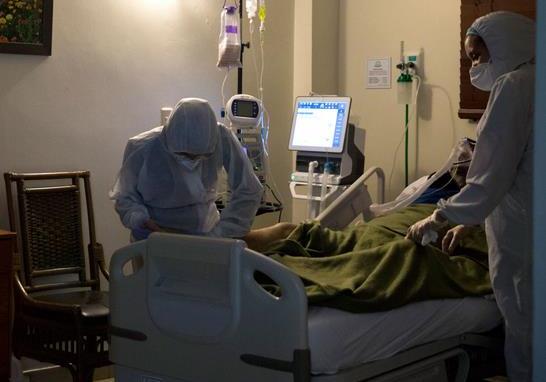 Santo Domingo y Santiago se quedan sin camas para enfermos de Covid-19; mandan pacientes a sus casas