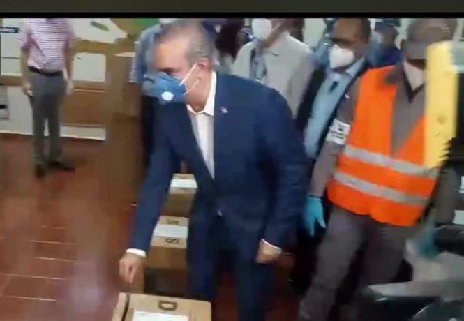 Abinader votó temprano en colegio Babeque; dice no alberga odio