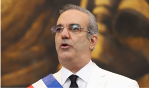 Abinader termina práctica trujillista colocar foto presidencial en despachos de instituciones públicas