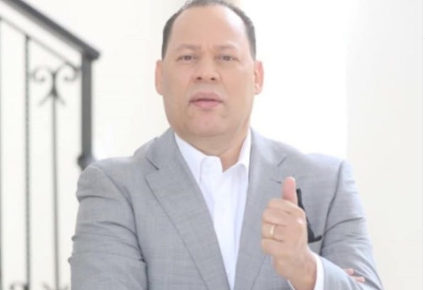 El cronista deportivo Franklin Mirabal atrapado por COVID-19; niega se esté divorciando