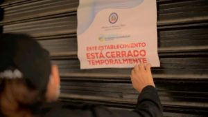 Interior y Policía dispone cierre de negocios por violar toque de queda