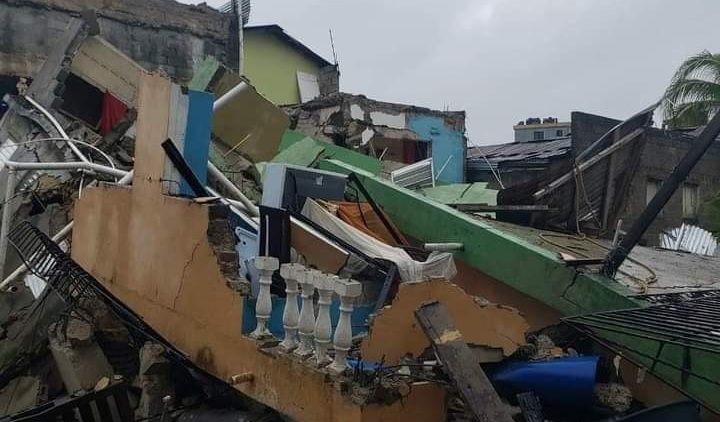 Al menos tres muertos por derrumbes e inundaciones a causa de las lluvias provocadas por Laura; 1050 desplazados