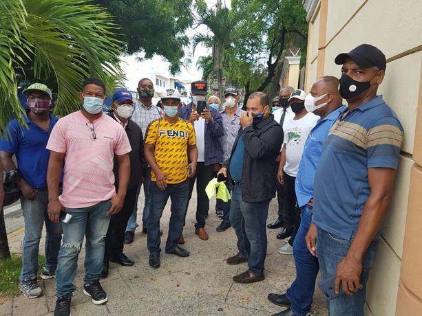 Pensionados PN protestan frente al Palacio exigiendo Gobierno les pague deuda pensión y del plan de vivienda