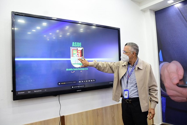 Alcaldía SDE pone en funcionamiento Sala Digital ¨Smart Room¨