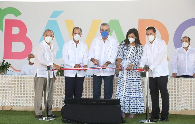 Abinader encabeza inauguración plaza Bávaro City Center