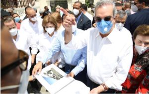 Abinader dice es evidente que a Santiago le hacía falta cariño; deplora deterioro Gran Teatro del Cibao