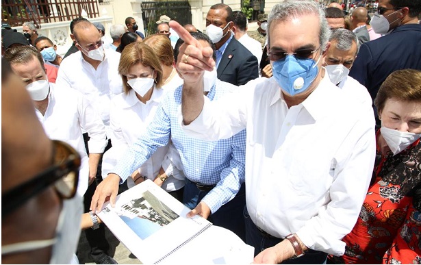 Abinader dice es evidente que a Santiago le hacía falta cariño; deplora deterioro Gran Teatro del Cibao