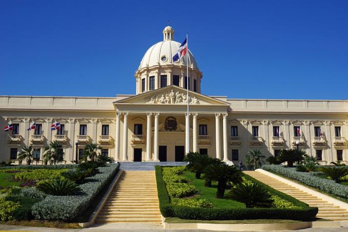 Abinader destituye este lunes 110 miembros más del servicio dominicano en exterior en varios países