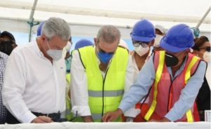 Abinader anuncia en Montecristi varios proyectos para dinamizar economía; ordena reforzar frontera con Haití;