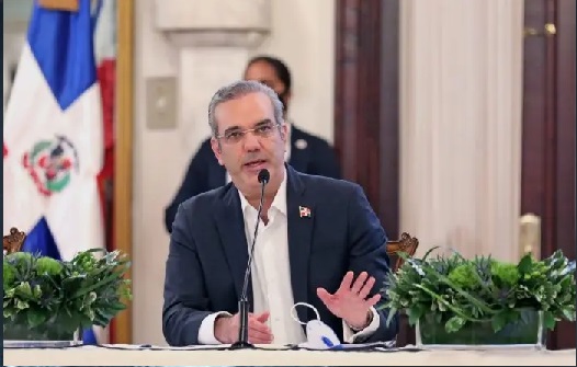 Abinader suspende de manera provisional a 8 funcionarios que no declararon bienes