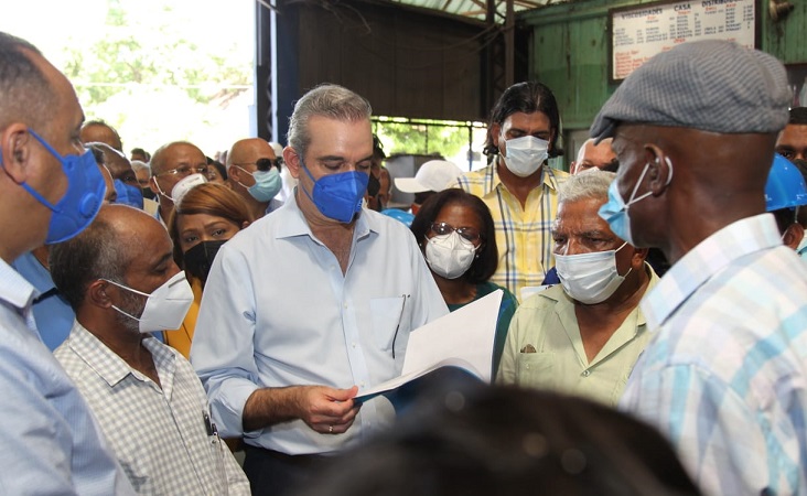 Abinader se compromete en SPM a resolver pensiones de los cañeros; también les dará seguro de SENASA