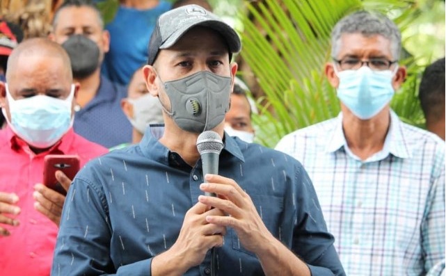 Alcalde de Nagua anuncia aumento de salario a obreros y choferes recogedores de basura