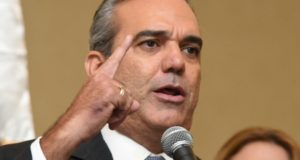 Abinader afirma  llevará a 500 dólares el salario mínimo de policías en 2021; reformará las Fuerzas Armadas