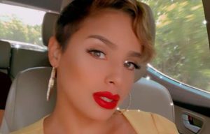 Empresa de gas donde labora “la rubia del toque de queda” la amonesta y le retira permiso de circulación