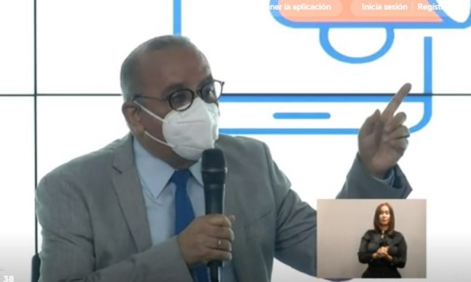 Ministro de Salud afirma dispondrá de 12 millones de dosis vacuna de COVID-19