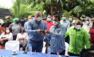 Senador Alexis Victoria gestiona y entrega equipos a dirección provincial de Agricultura en María Trinidad Sánchez