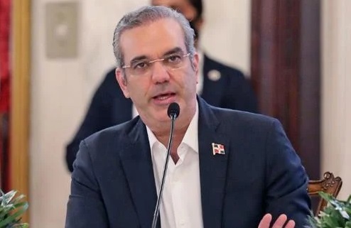Presidente asegura que solo queda pendiente el sector turístico para normalizar economía nacional