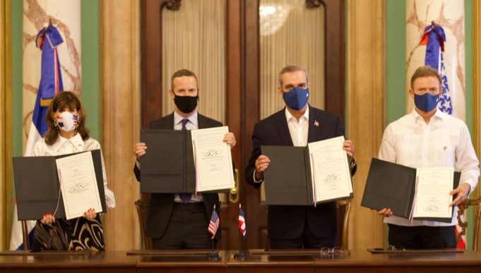 Gobierno firma acuerdo con EE.UU. para acceder a US$2 mil MM y ejecutar proyectos