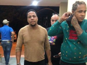 Liberan a urbanos y músicos de Omega detenidos en fiesta clandestina en Tamboril tras pagar una multa de RD$10 mil