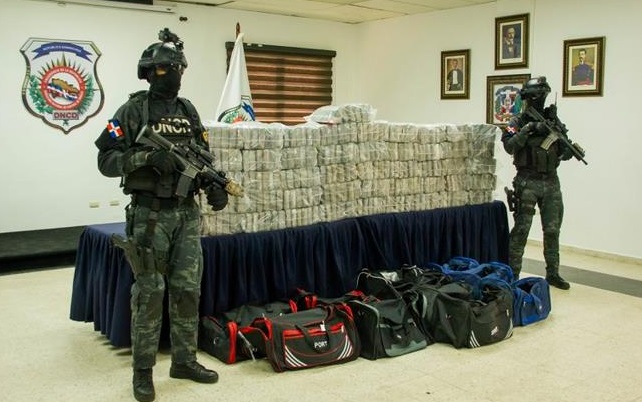 La DNCD ocupa 306 paquetes de cocaína tras un intenso tiroteo en la terminal del Puerto de Caucedo