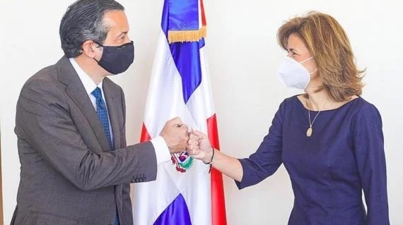 Nombran embajadora a esposa de Orlando Jorge Mera y a hermana de la vicepresidenta como cónsul