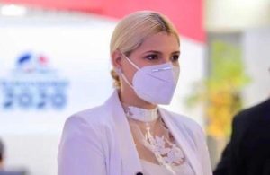 Suspenden registro proveedor del Estado a Kimberly Taveras e inicia investigación; ministra dice tiene conciencia tranquila