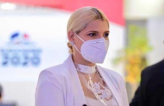 Suspenden registro proveedor del Estado a Kimberly Taveras e inicia investigación; ministra dice tiene conciencia tranquila