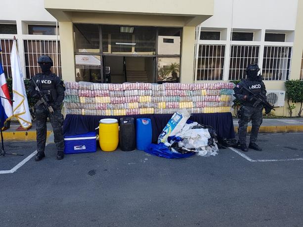Ocupan 444 paquetes de cocaína en la costa de San Pedro de Macorís y detienen a dos personas