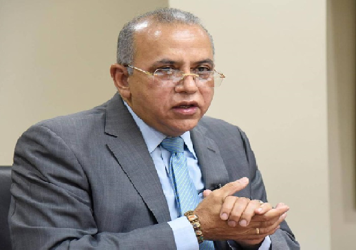 En cuidados intensivos en clínica de Santiago el ministro de Salud Pública y su esposa a causa del coronavirus