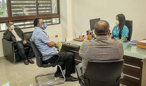 Directora provincial de Turismo en Puerto Plata se reúne con taxistas y guías dando seguimiento al protocolo sanitario