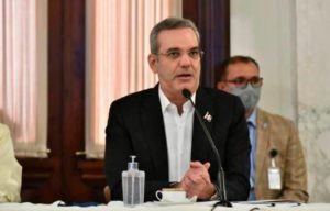 Abinader busca fortalecer relación con EE.UU. y la diáspora dominicana; modernizará Consulado de NY