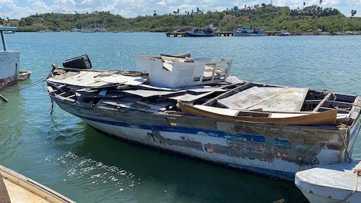 Rechazan dique de reparar embarcaciones en bahía de Luperón por gran contaminación que genera
