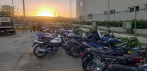 Autoridades retienen decenas de motocicletas en operativo anti-ruido realizado en Puerto Plata
