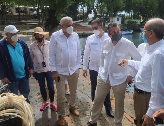 Ministro de Medio Ambiente realiza recorrido por la Laguna Gri-Grí; dice está comprometido con su remozamiento