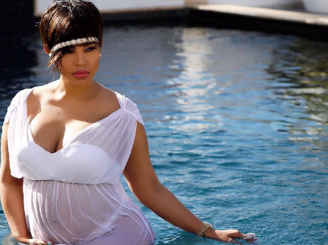 Ana Carolina en Cuidados Intensivos; piden oración por su salud y la del bebé