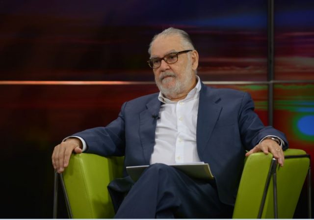 Ministro de Economía afirma Gobierno evalúa permanencia de ayudas sociales en el 2021