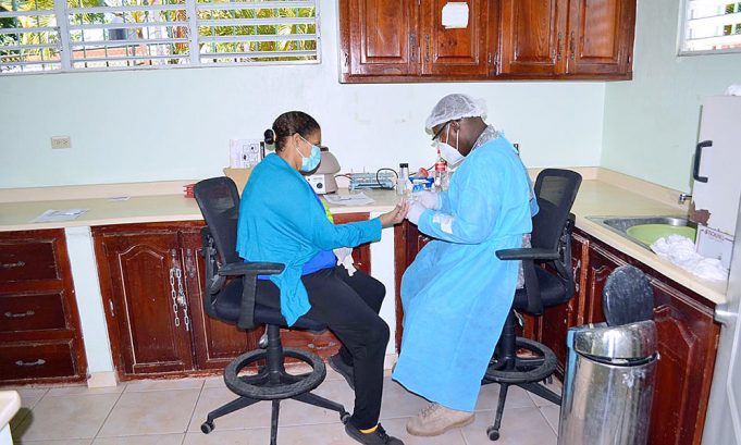 Salud Pública reporta 567 nuevos contagios de COVID-19 y dos muertes en últimas horas