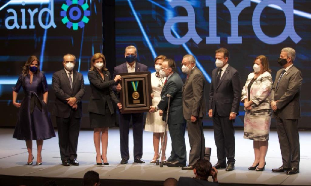 Presidente Luis Abinader: «Lo mejor está por llegar”; funcionarios «no paran de trabajar»