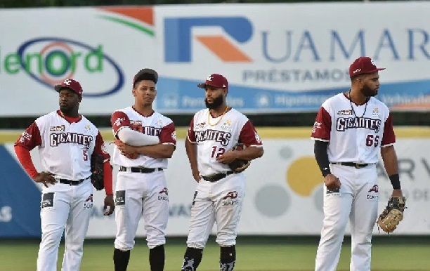 Salud Pública suspende también a  los Gigantes del Cibao por casos de Covid-19